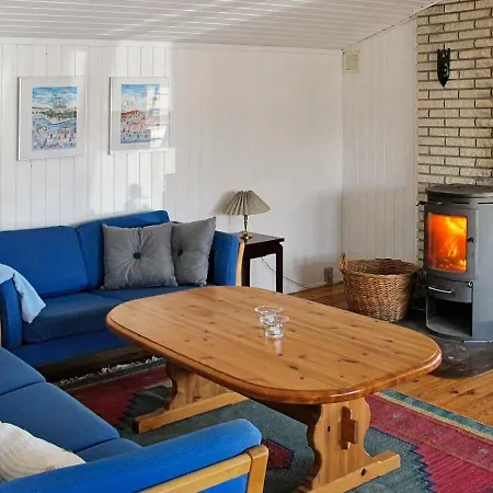 6 Person Holiday In Str By *